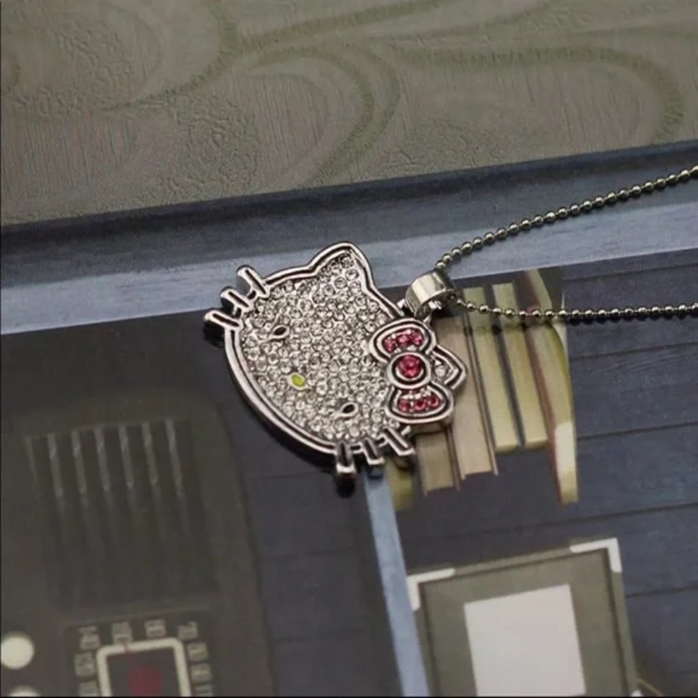 NEW Hello Kitty Rhinestone Silver Pendant Necklace OS - Picture 3 of 5